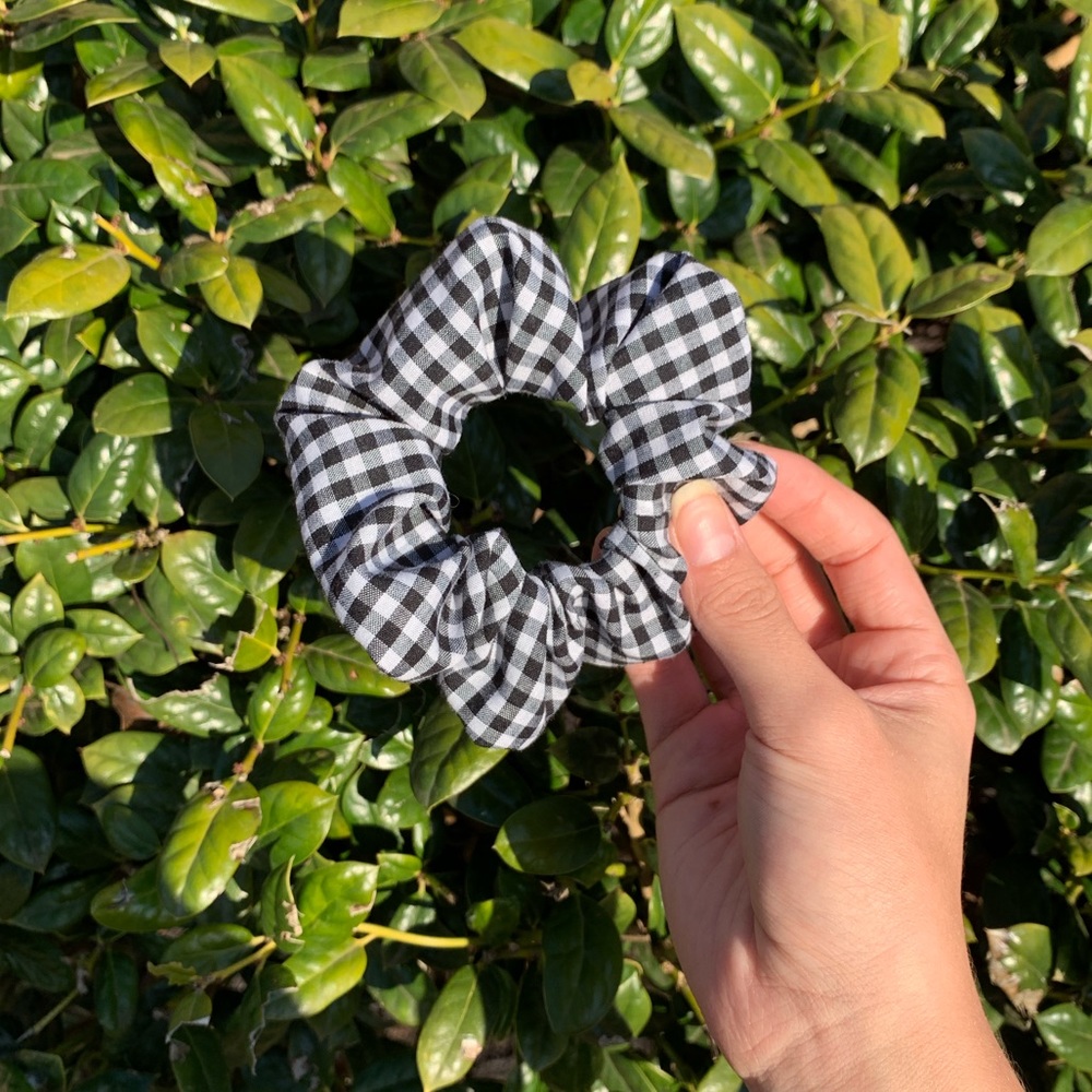 Scrunchie Set πΏπΌ - Picture 2 of 4